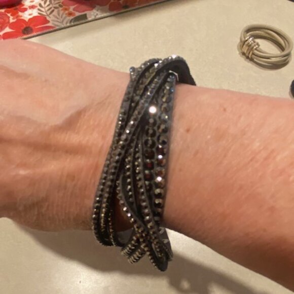 Lot of 6 Wrap Bracelets Bling Stubs Rhinestones Blue Brown Gray Tan Fits All - Picture 7 of 7